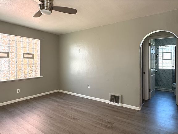 3rd image of 2116 McMinn St