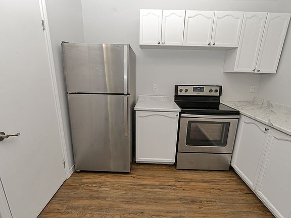 5th image of 12 Colborne St E #1531403
