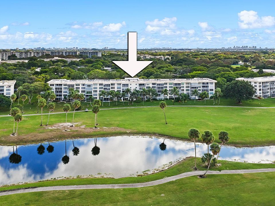 1st image of 3970 Oaks Clubhouse Drive #203