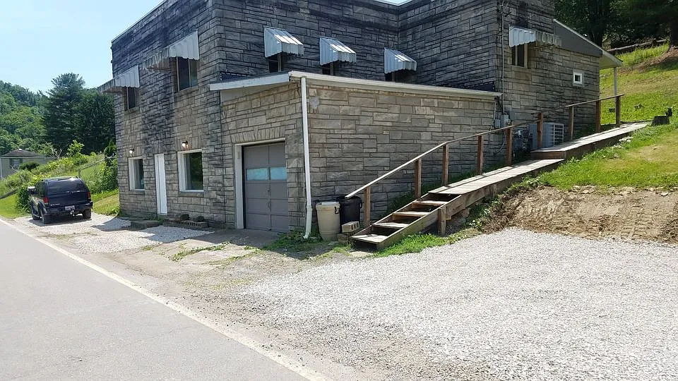 2 bed, 1000 sqft, $1,600 — Photo 1