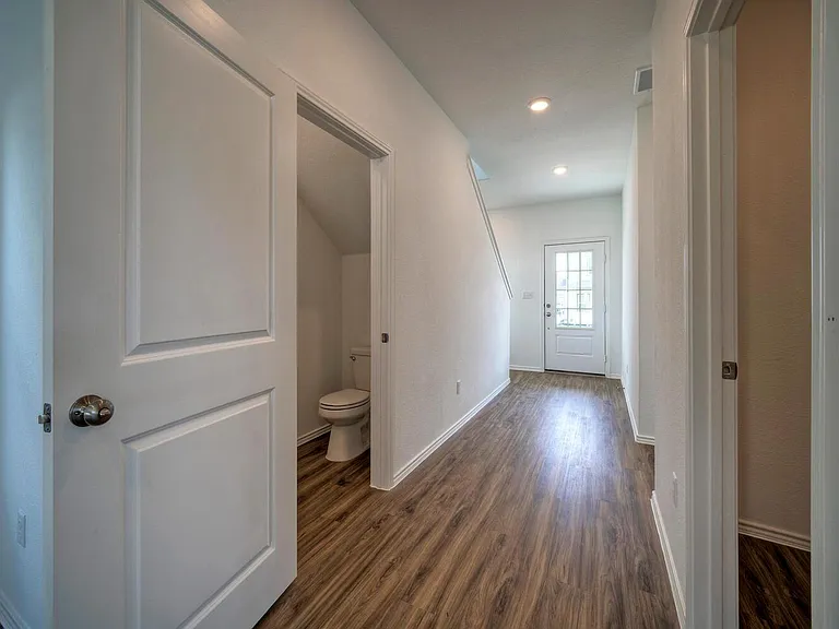 1317 Linwood St — Photo 6