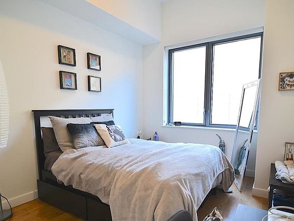 3rd image of 606 W 57th St APT 813