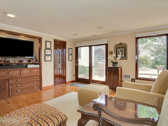 5th image of 23 Sullivan Dr