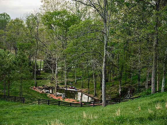 11th image of 2925 Old Clarksville Pike