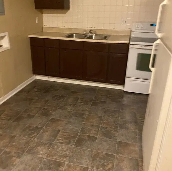 6005 Dickson Rd #4 — Photo 3