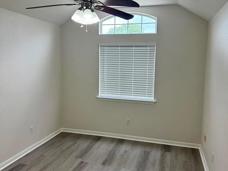 2110 Ridge Wood Ln — Photo 15