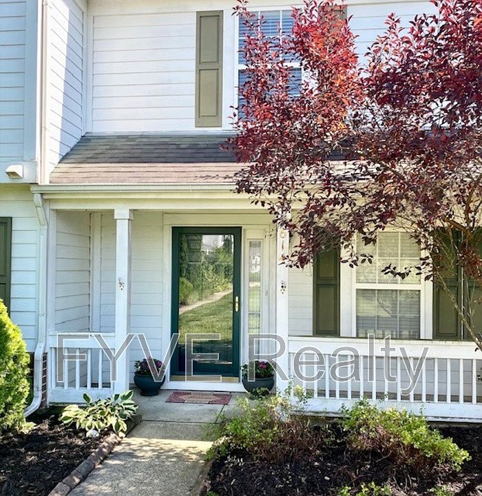 1st image of 614 Lakeview Dr S