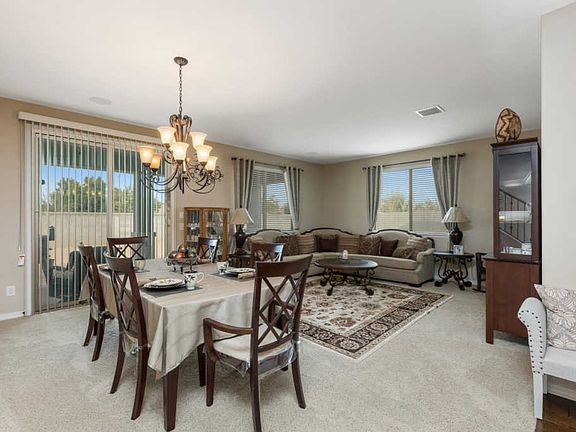 4th image of 1138 W Oleander Ave