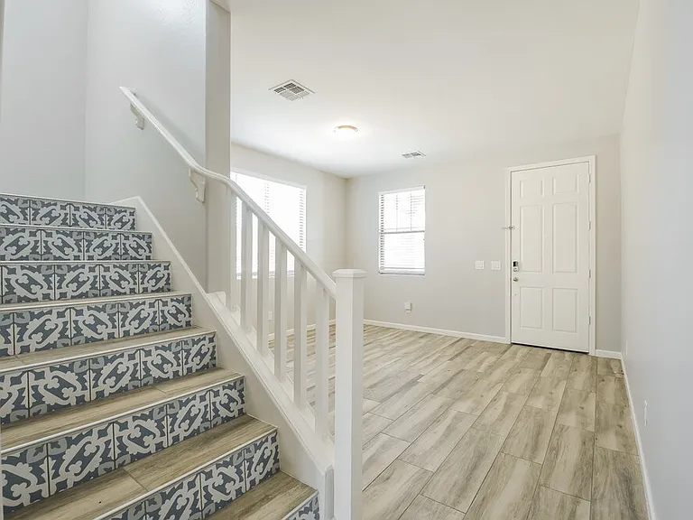 27424 N 54th Ln — Photo 4