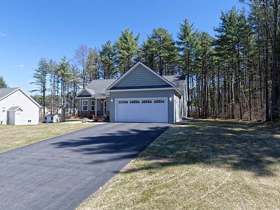 3rd image of 51 Ella Dr