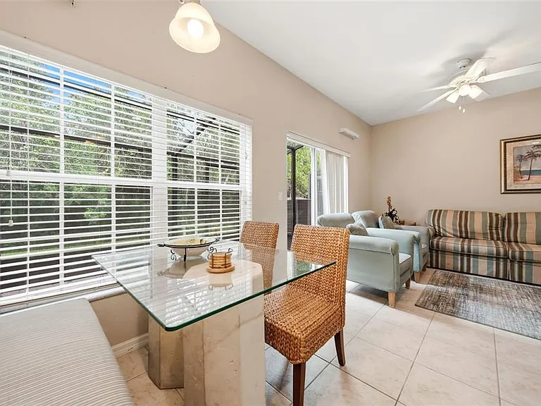 2402 Caravelle Cir — Photo 27