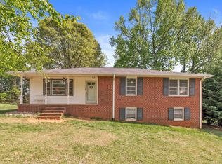 1 Pennwood Ln, Greenville, SC 29609