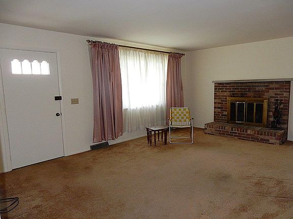 3rd image of 8370 Ashhollow Dr