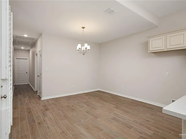 10333 N 15th St — Photo 7