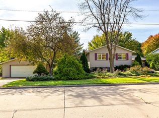 802 Barry Ave, Muscatine, IA 52761