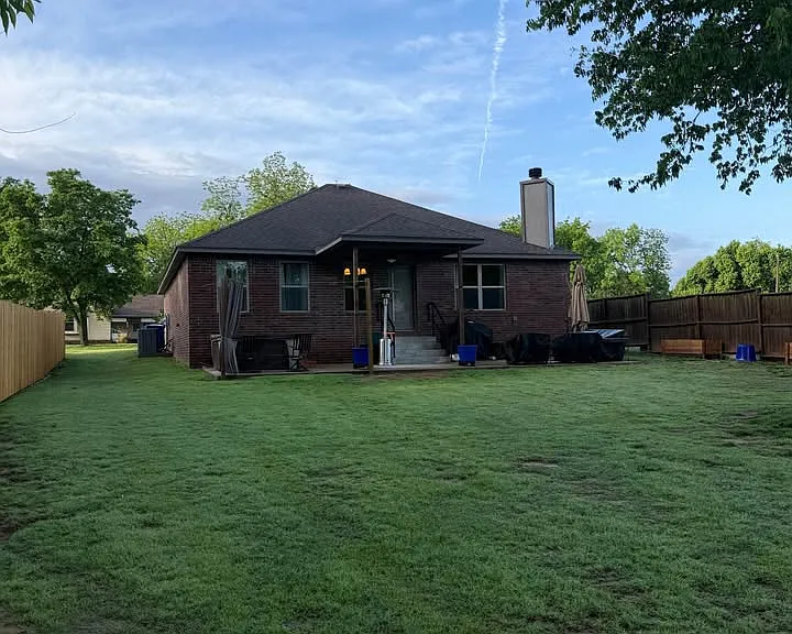 218 W Detroit St — Photo 17