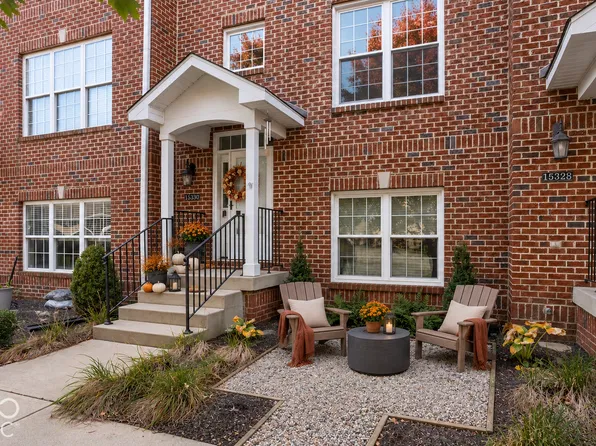 15330 Mystic Rock Dr, Carmel, IN 46033