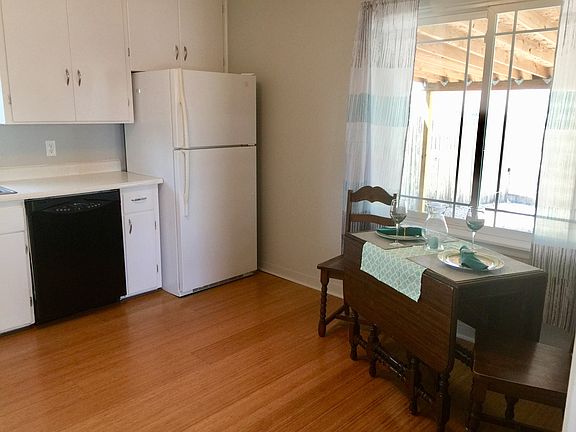 Eat-in Kitchen