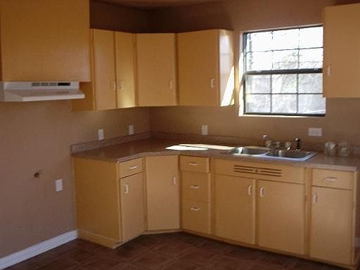5th image of 1718 ALAMETOS ST