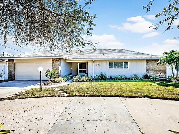 4th image of 2156 Dolphin Blvd S