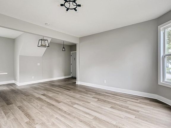 3rd image of 1846 Polk St NE