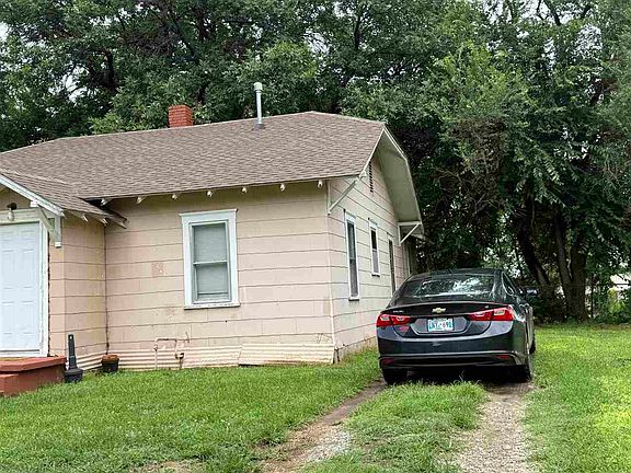 3rd image of 401 E Emporia Ave