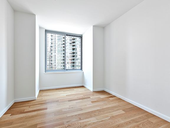 5th image of 4630 Center Blvd APT 1002