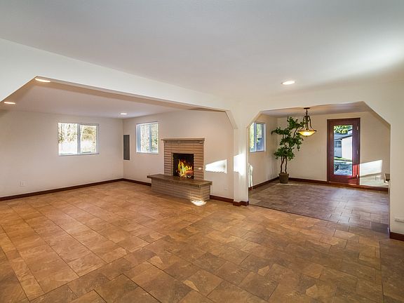 4th image of 4832 175th St NW