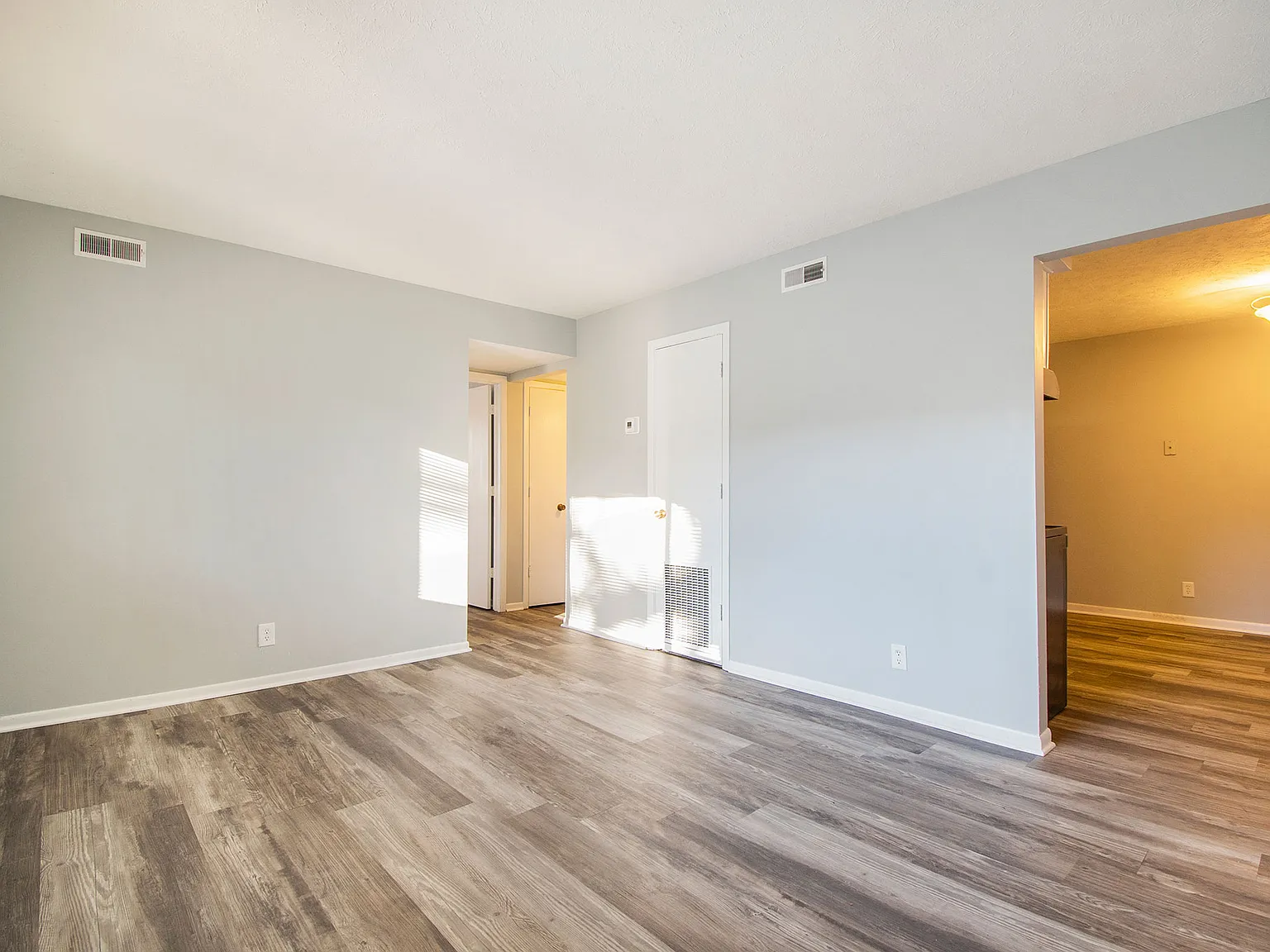 901 James Pkwy — Photo 3