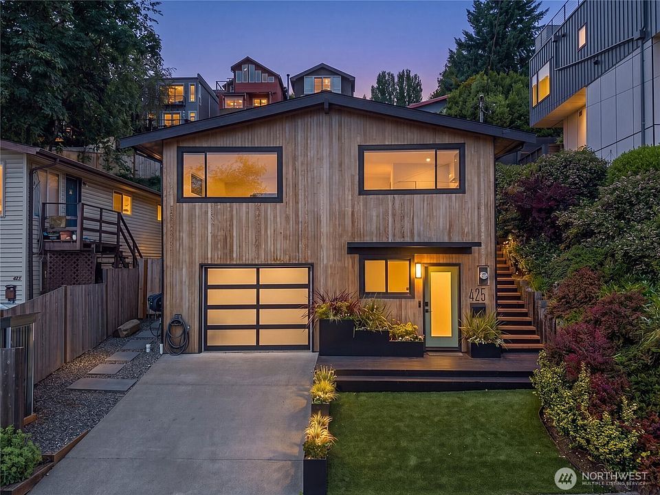 1st image of 425 26th Avenue E