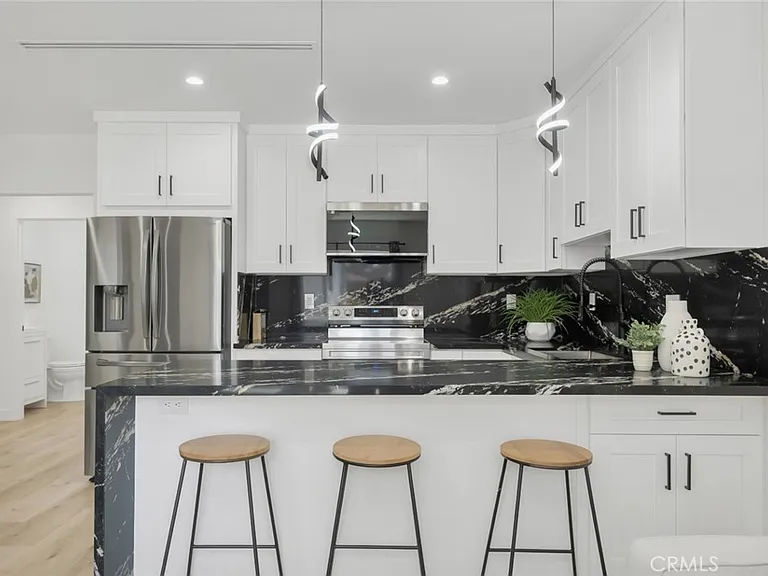 2117 W Clark Ave — Photo 7