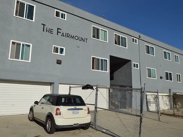 2435 E Fairmount St #5 — Photo 1