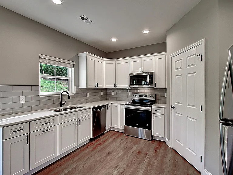 209 University Pkwy #36 — Photo 13