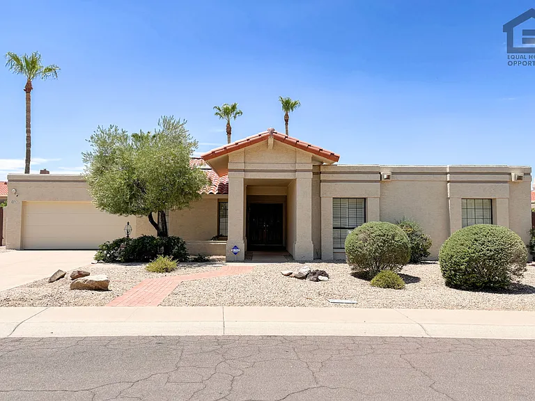 10943 E Palomino Rd — Photo 1