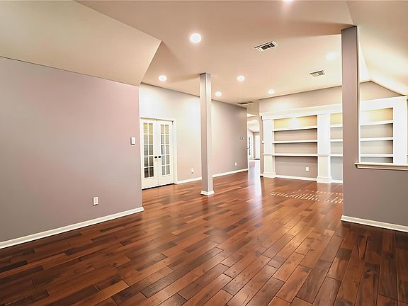 4th image of 1423 Greenway Village Dr