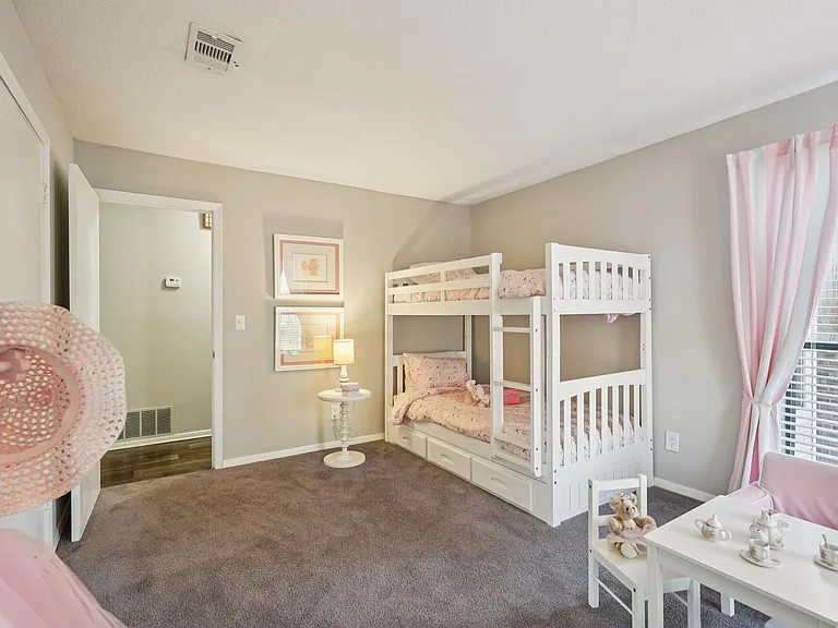 Polo Club Apartments — Photo 8