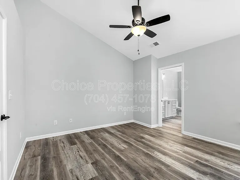 9516 Drains Bay Ct — Photo 12