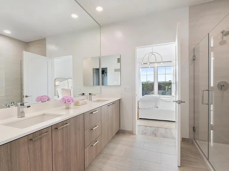Westmont Apartments — Photo 16
