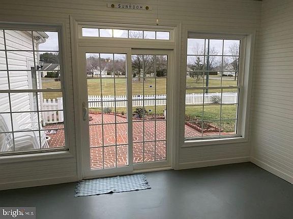 5th image of 29618 Charles Dr