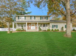 11 Cardinal Ln, East Islip, NY 11730