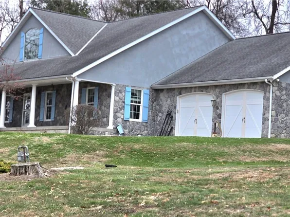 4000 Dorothy Dr, Zanesville, OH 43701