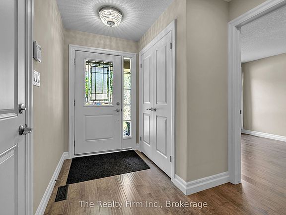 3rd image of 27 Cronyn St