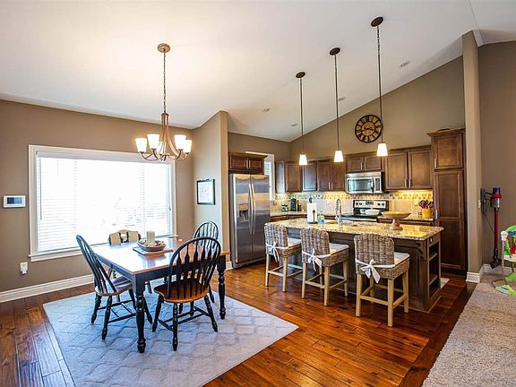 3rd image of 5008 Shadowridge Dr