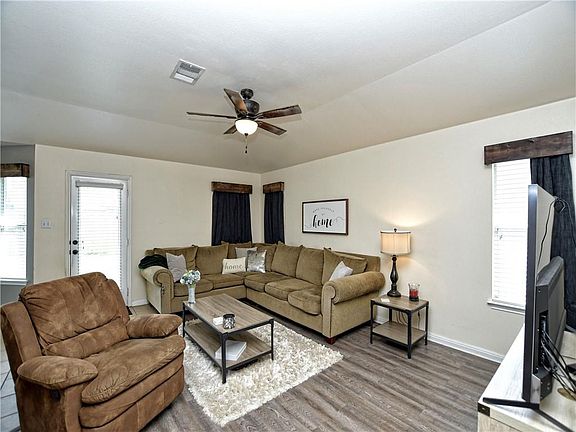 4th image of 144 Picadilly Dr