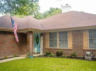 713 Windwood Way, Azle, TX 76020