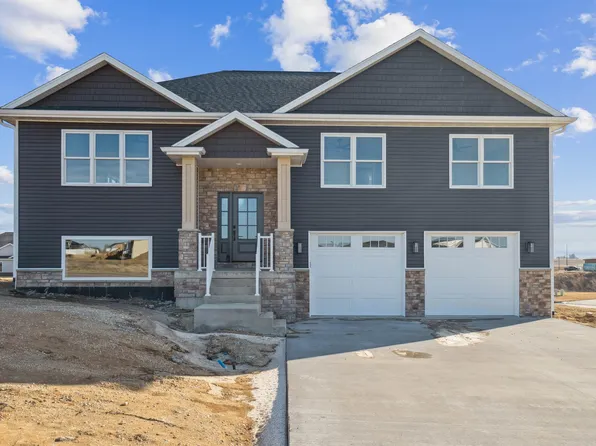 268 Wyatt Dr, Peosta, IA 52068
