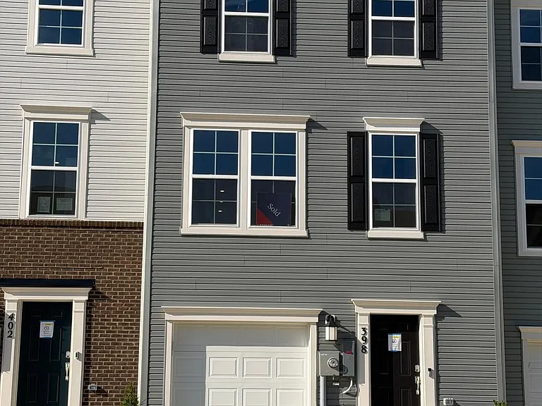 398 Seeback Dr — Photo 1