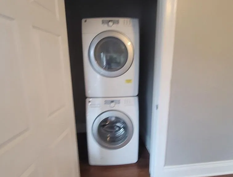 1147 S Plymouth Ave #2 — Photo 5
