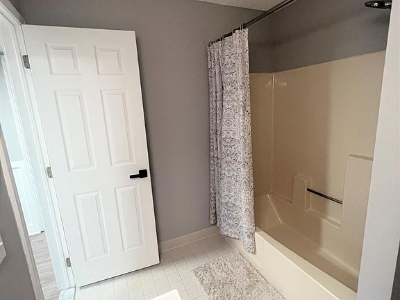 4th image of 4904 Harbor Point Dr #6-1
