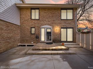7451 Pebble Point #1, West Bloomfield, MI